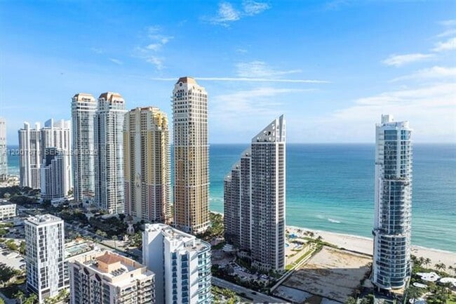 Building Photo - 17475 Collins Ave