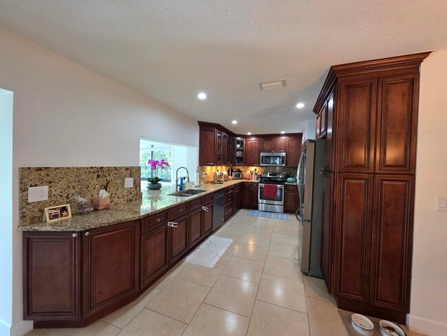 Building Photo - 435 Pine Villa Dr