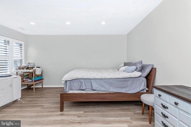 Building Photo - 703 Mountainview Dr