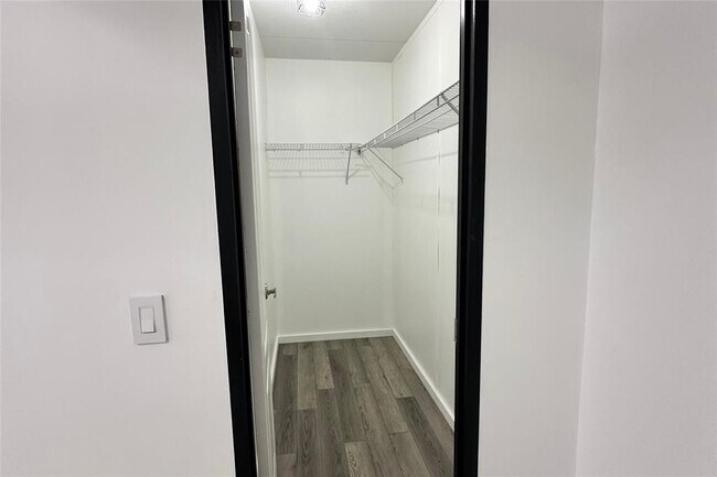 Building Photo - 1601 E Slaughter Ln