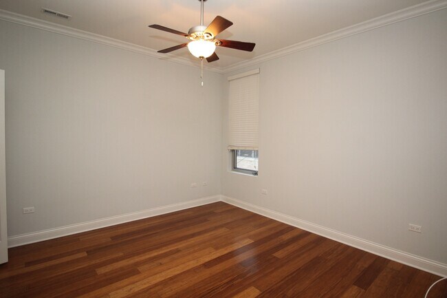 Building Photo - 1609 W Warren Blvd