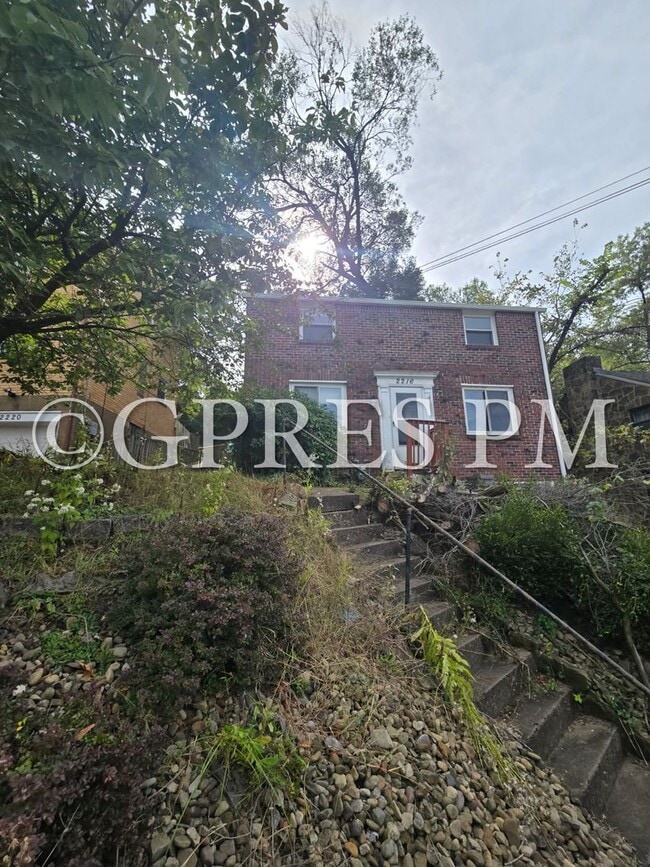 Building Photo - Welcome to this charming 3-bedroom, **Pric...