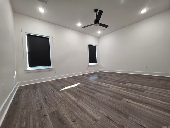 Building Photo - 1814 E 4th St