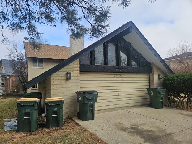 Building Photo - 863 N Northwest Hwy