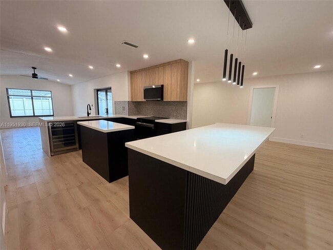 Building Photo - 1462 SW 25th Ave