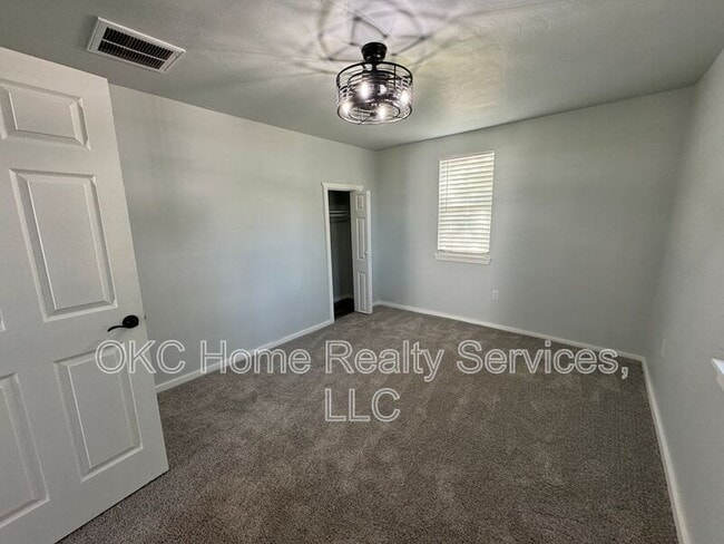 Building Photo - 510 E Perkins Ave