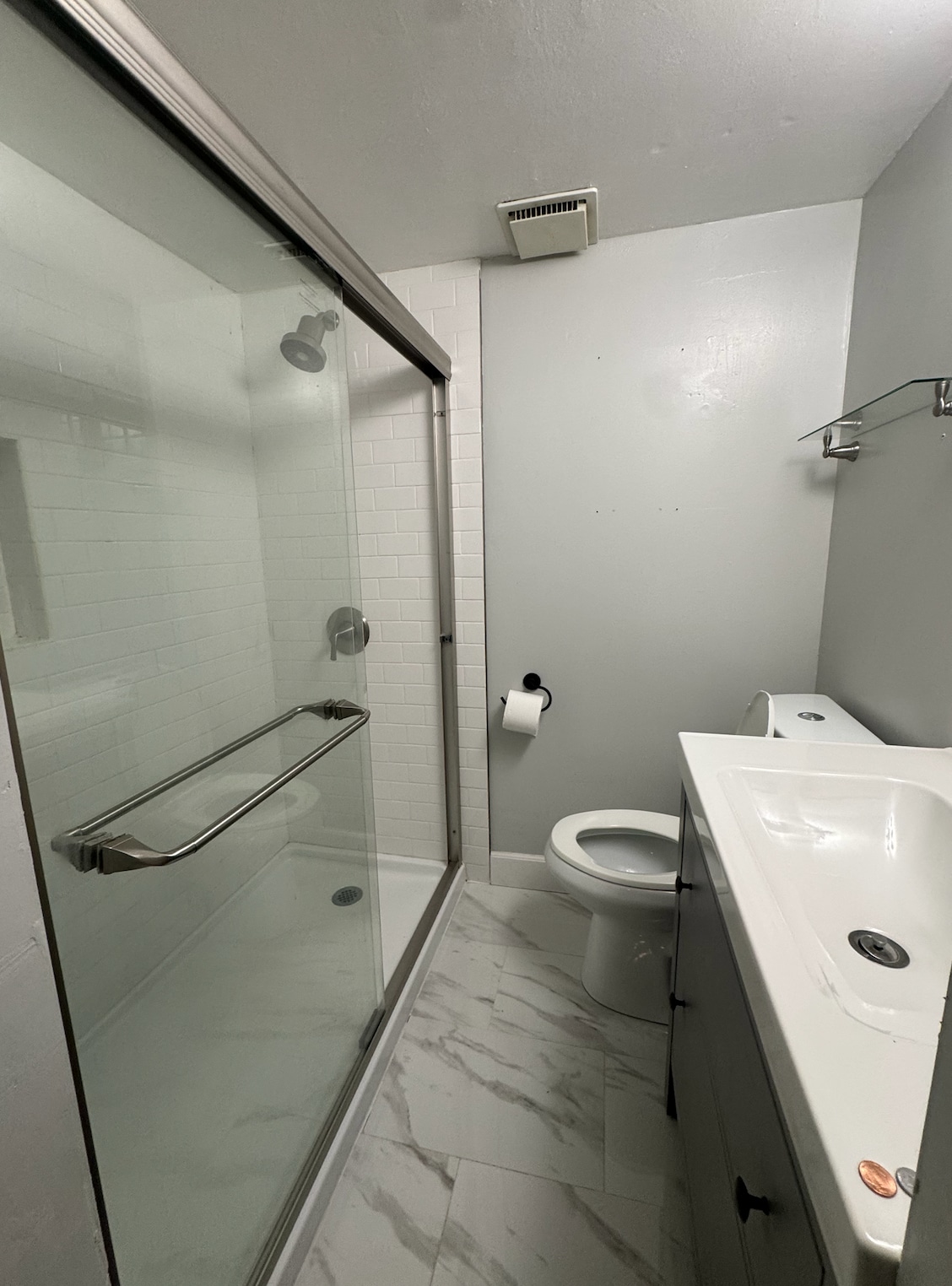 primary room bathroom - 8043 Roy St