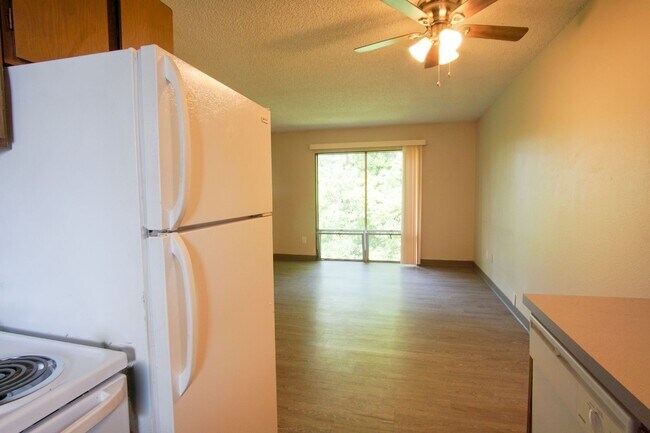 Building Photo - *Holiday Special* Top Floor One Bedroom Near OHSU Ready Early January!