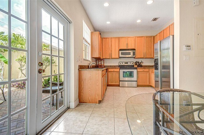 Building Photo - 1061 NW 18th Ave