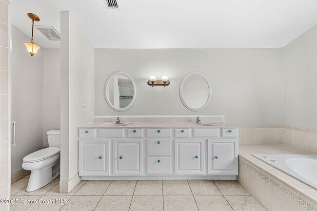 Building Photo - 445 Diana Blvd