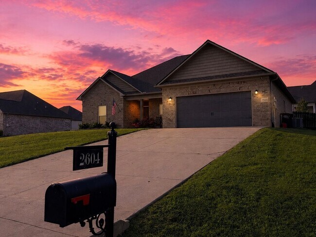 Building Photo - 2604 Etna Dr