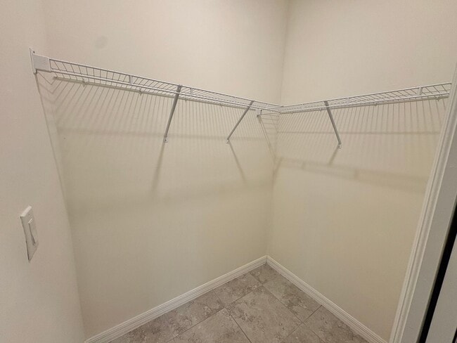 Building Photo - Modern 3 Bed 2 Bath in North Port Available Now