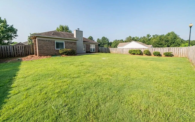 Building Photo - 8018 Silverado Dr