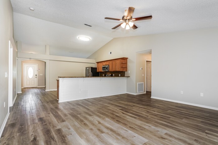 Building Photo - 927 Westline Ave