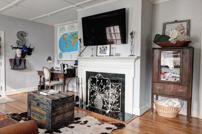 Building Photo - Beautiful and Spacious 2bd/1ba Home Near Northgate Park in Durham's Colonial Village!