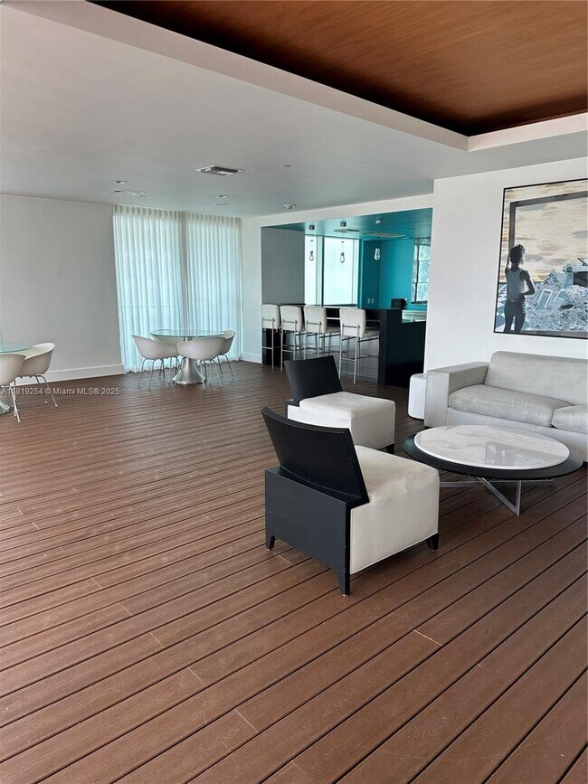 Building Photo - 500 Brickell Ave
