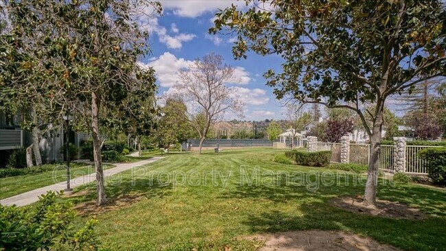 Building Photo - 26941 Rainbow Glen Dr