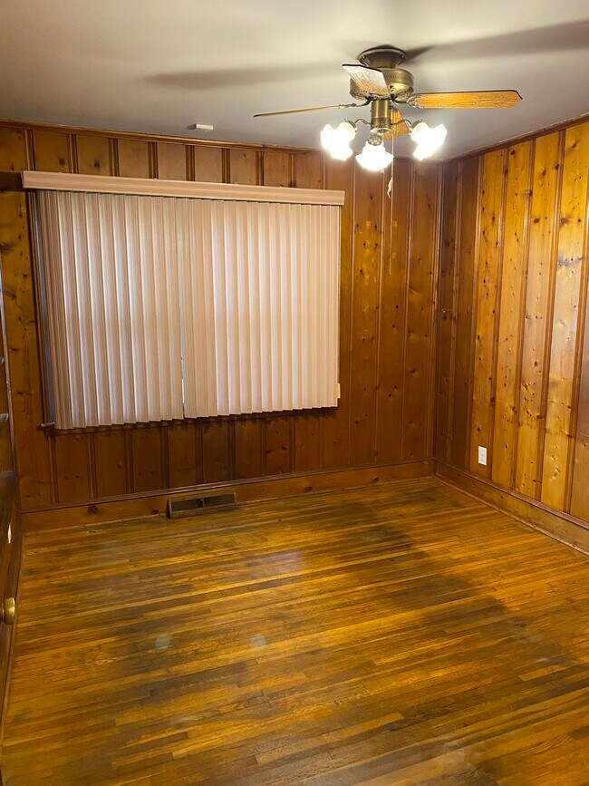 Bedroom - 1700 Heil Pl