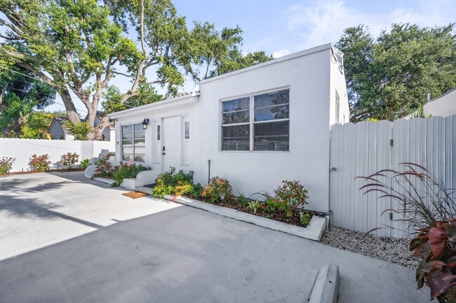 Building Photo - 11 NW 68th Terrace