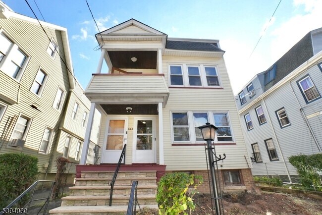 Building Photo - 180 Hobson St