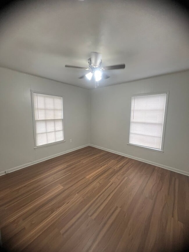 Building Photo - Charming 2/1 in Waco