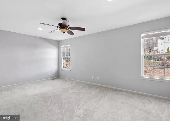 Building Photo - 112 Regents Ct