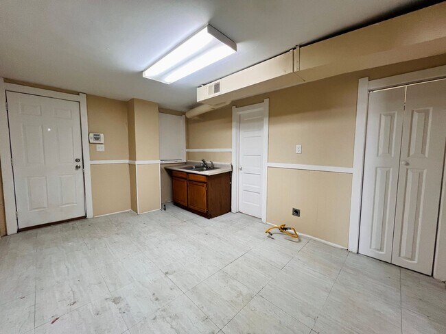 Building Photo - 3010 Warsaw St