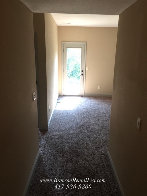 Building Photo - Fresh New Look - 4BR 21/2 Bath