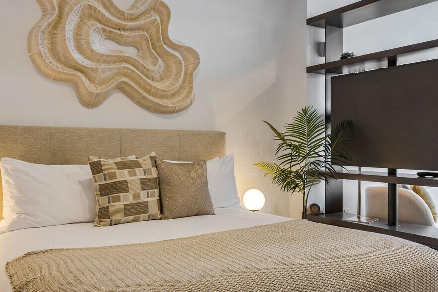 Building Photo - 398 NE 5th St