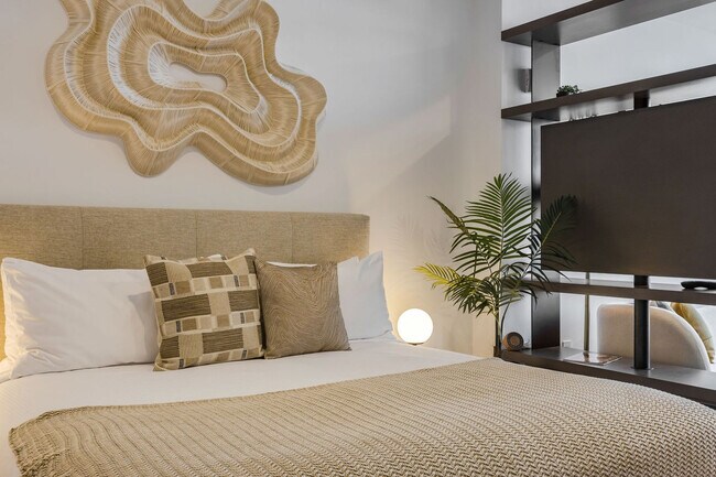 Building Photo - 398 NE 5th St