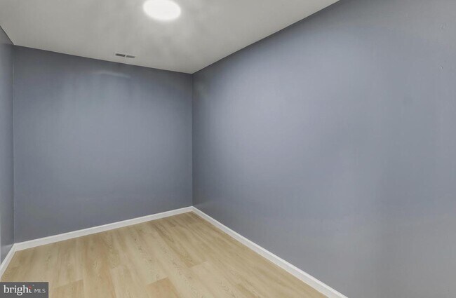 Building Photo - 1037 Monmouth Rd