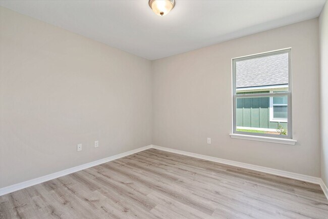 Building Photo - 4 Bedroom Beauty in Foley