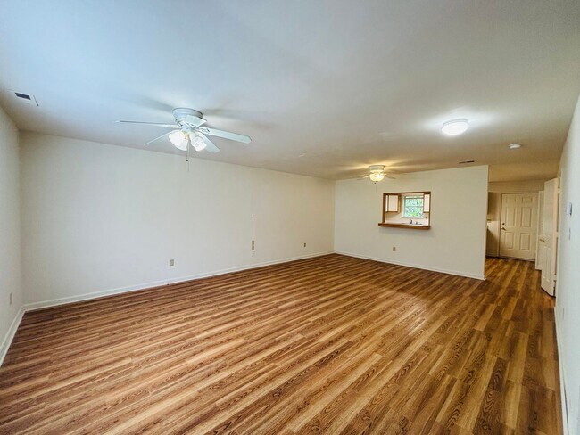 Building Photo - 441 Janie Ln
