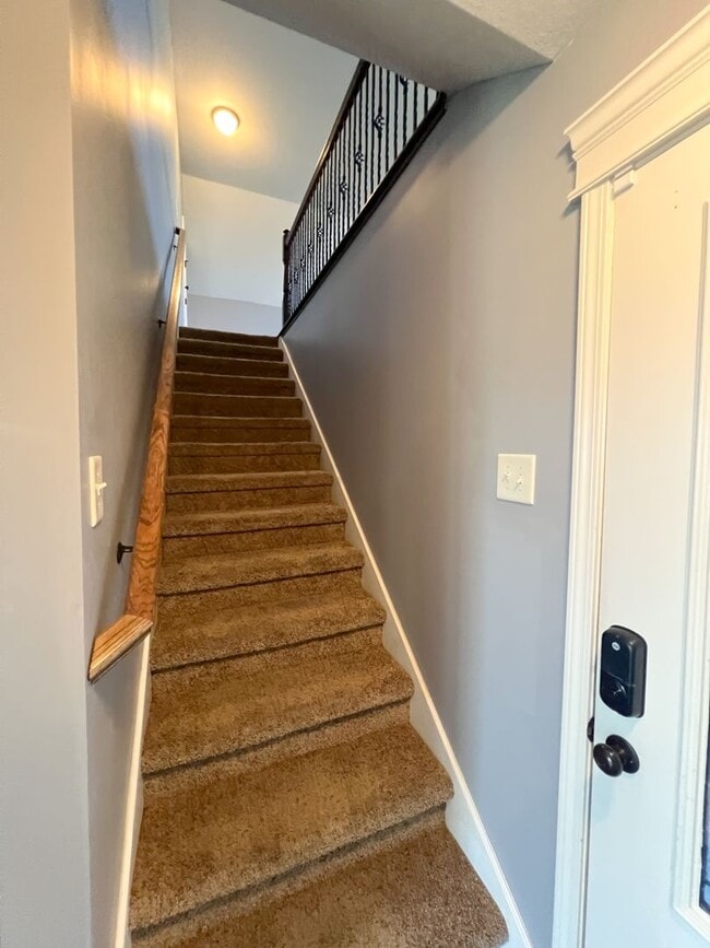 Building Photo - Gorgeous Single-Family--Fenced Backyard and Bonus Room!