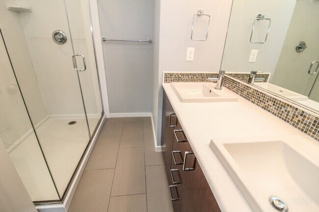 Building Photo - 2bed/2bath Lake Boren Townhome with greenbelt and lake views! Prime Newcastle Location.