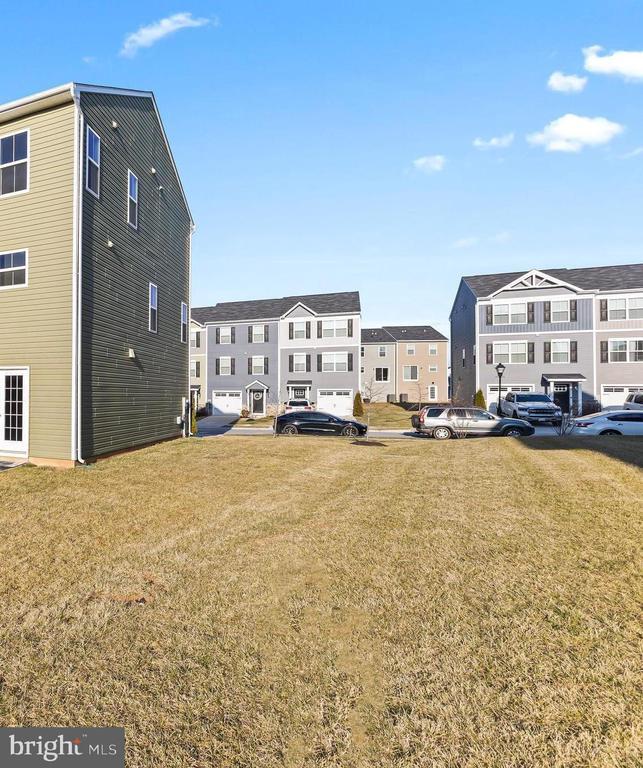 Building Photo - 64 Grant St