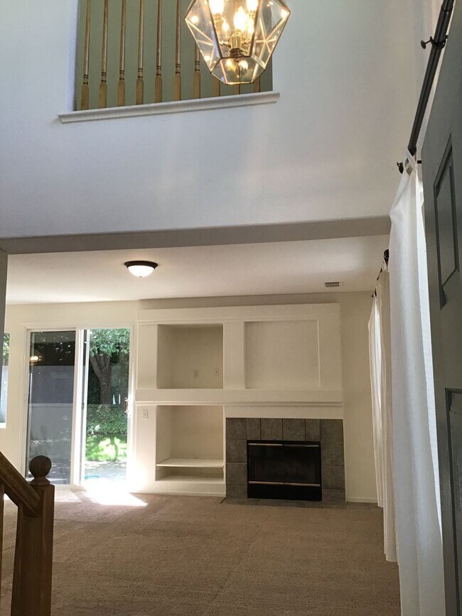 Building Photo - Three bedroom in gated community.