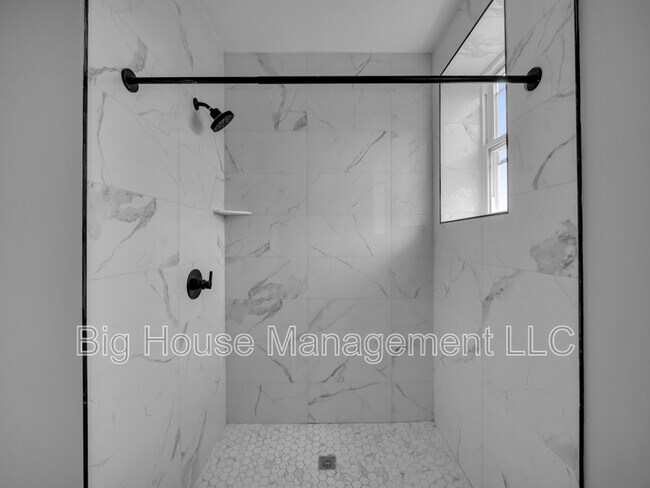 Building Photo - 707 Druid Park Lake Dr