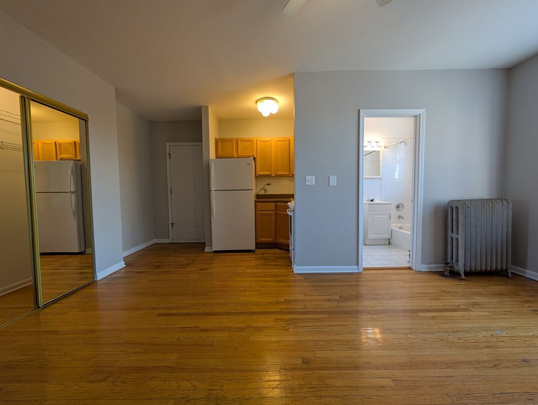 Building Photo - 910 W Dakin St