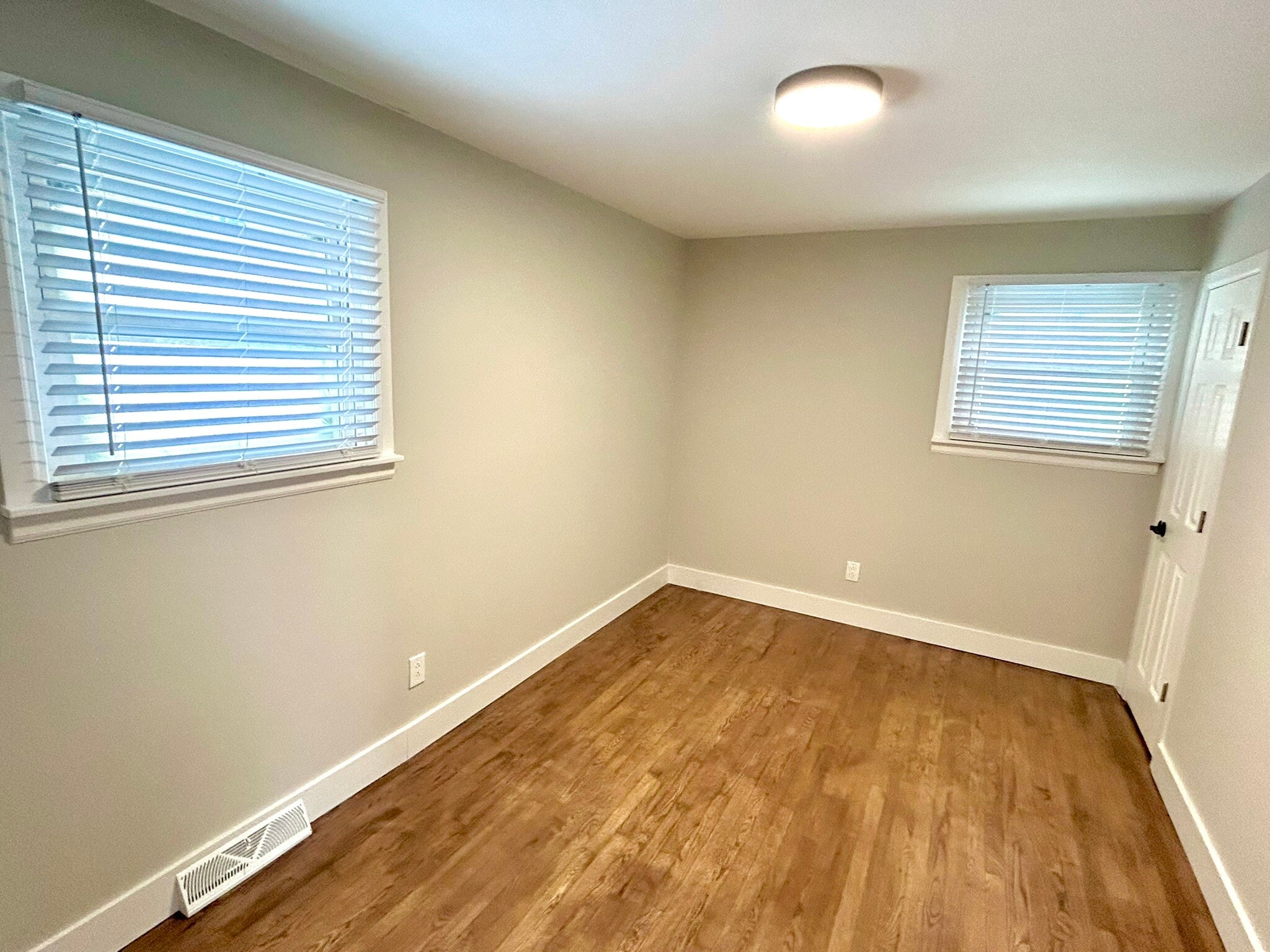 Building Photo - 306 Hooper Rd