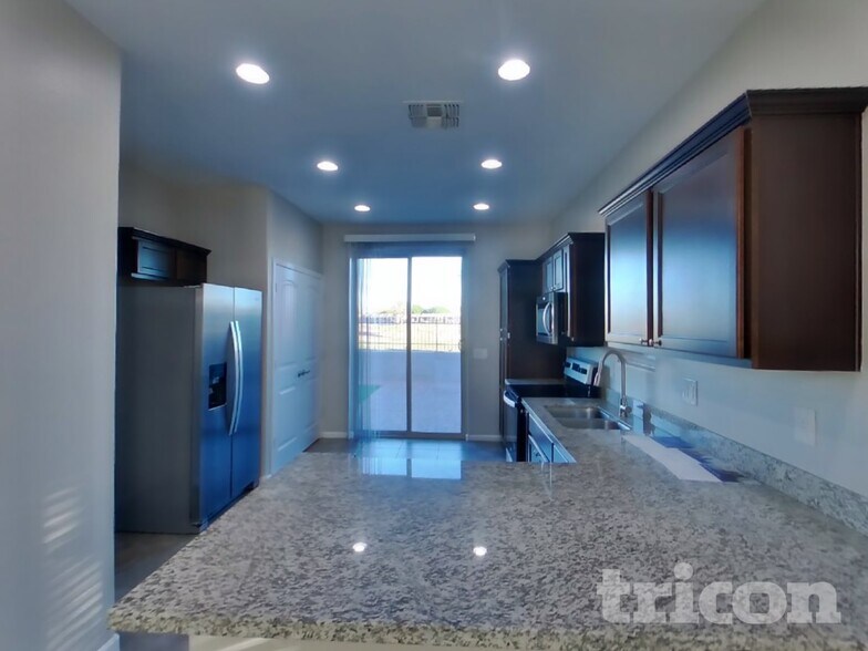 Building Photo - 10336 W Devonshire Ave