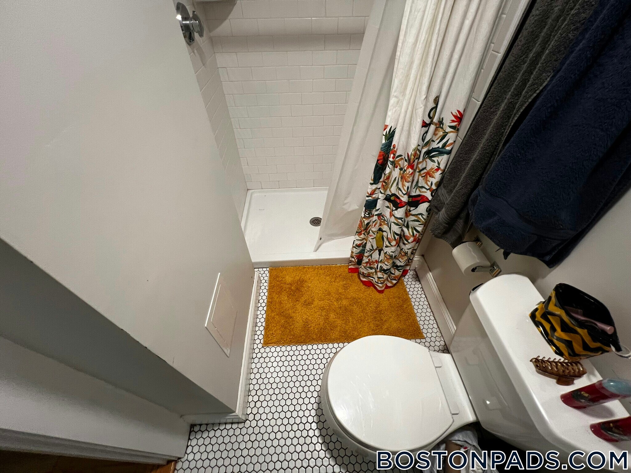 Building Photo - 114 Willow St