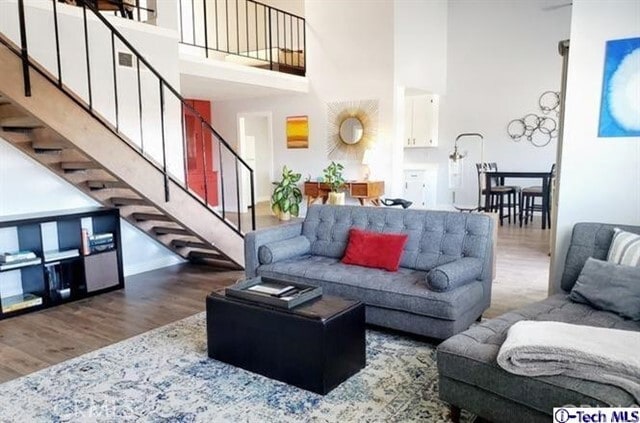 Building Photo - 320 E Stocker St