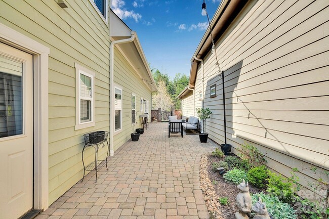 Building Photo - 7526 Fairway Villa Circle