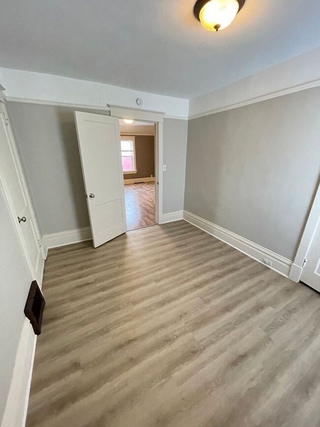 Building Photo - 606 N 60th Ave W