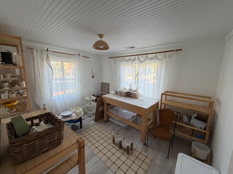 Building Photo - 2375 Hanover St