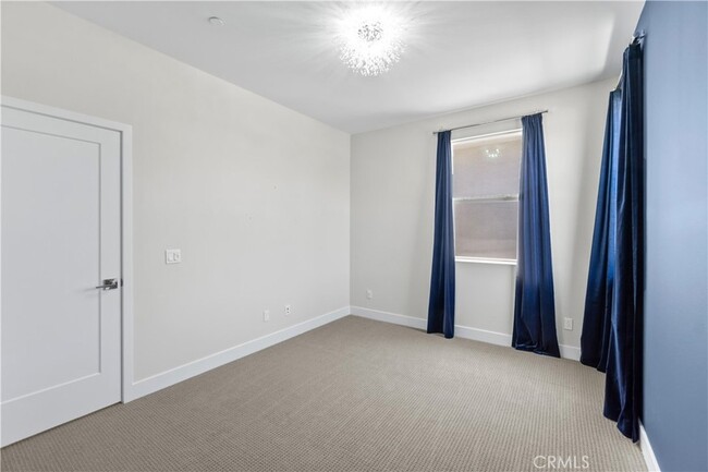 Building Photo - 156 Chorus