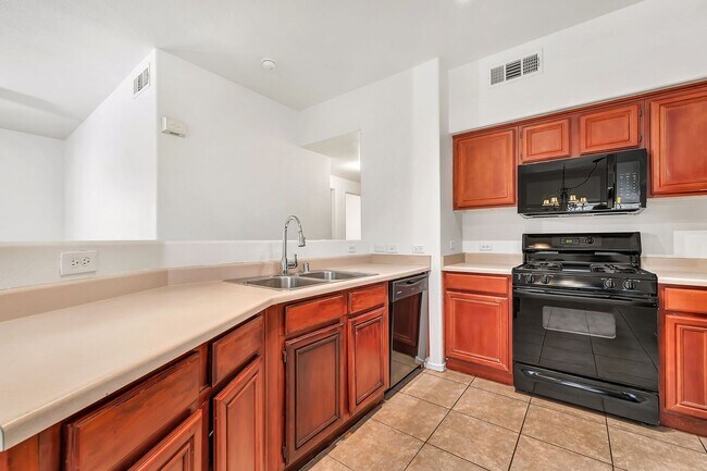 Building Photo - Spacious single-level, first-floor unit featuring 3 bedrooms and 2 bathrooms.