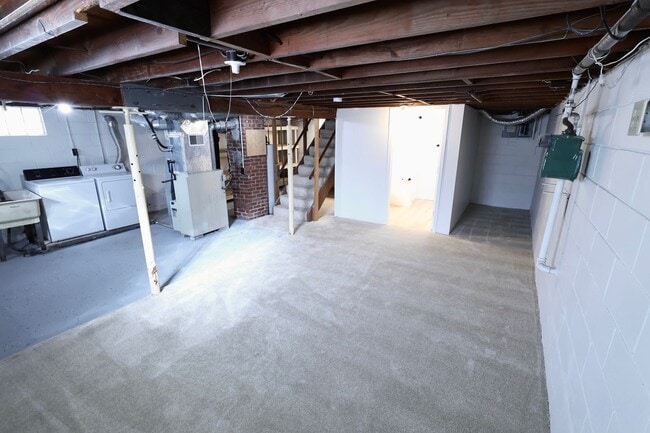 Building Photo - 843 Davies Ave