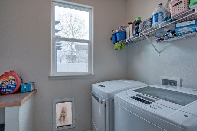 Building Photo - 3 Bedroom 2 1/2 Bath Split Level in Johnstown